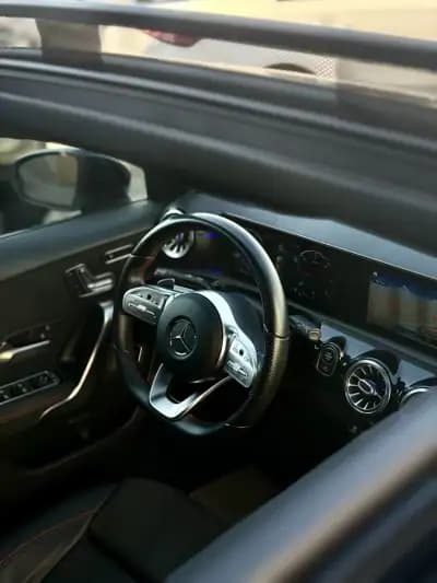 Vendo Mercedes-Benz A 180 Limousine 2020 - 29950 EUR, 97000 km - AUTO.MOTO.pt