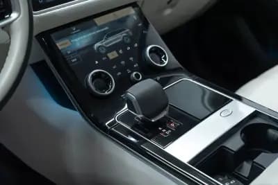 Sell Land Rover Range Rover Velar 2021 - 54950 EUR, 46000 km - AUTO.MOTO.pt