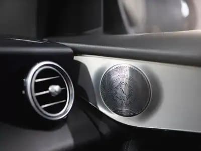 Sell Mercedes-Benz GLC 250 2017 - 34990 EUR, 200000 km - AUTO.MOTO.pt