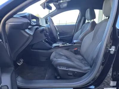 Vendo Peugeot e-208 2024 - 25450 EUR, 11000 km - AUTO.MOTO.pt