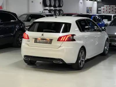 Vendo Peugeot 308 2019 - 11990 EUR, 106000 km - AUTO.MOTO.pt
