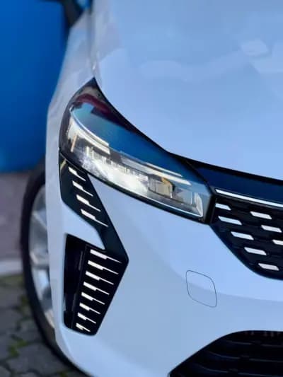 Vendo Renault Clio 2024 - 16450 EUR, 40000 km - AUTO.MOTO.pt