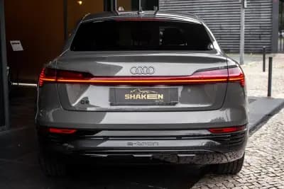Vendo Audi Q8 e-Tron Sportback 2023 - 52900 EUR, 34353 km - AUTO.MOTO.pt