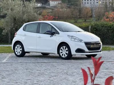 Vendo Peugeot 208 2016 - 7500 EUR, 121000 km - AUTO.MOTO.pt