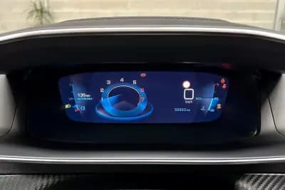 Vendo Peugeot 2008 2023 - 16950 EUR, 58860 km - AUTO.MOTO.pt