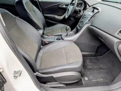 Sell Opel Astra Sports Tourer 2012 - 3900 EUR, 274564 km - AUTO.MOTO.pt