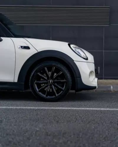 Vendo MINI Cooper 2015 - 19990 EUR, 135300 km - AUTO.MOTO.pt