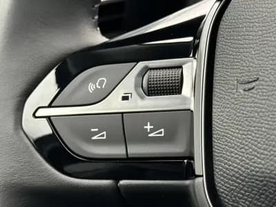 Vendo Peugeot 2008 2022 - 24600 EUR, 16198 km - AUTO.MOTO.pt