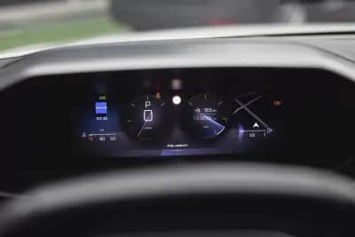 Vendo Peugeot 308 2022 - 22900 EUR, 133639 km - AUTO.MOTO.pt