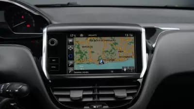 Vendo Peugeot 208 2015 - 9500 EUR, 210000 km - AUTO.MOTO.pt