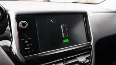 Vendo Peugeot 208 2015 - 9500 EUR, 210000 km - AUTO.MOTO.pt