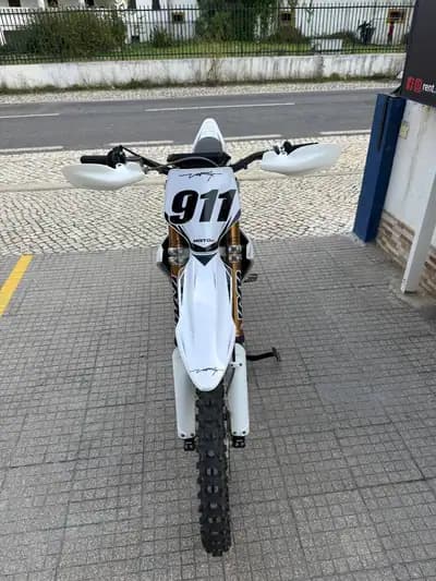 Vendo mota Stark Varg MX 2025 - 8500 EUR, 27 km - AUTO.MOTO.pt