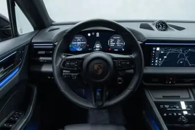 Vendo Porsche Macan 2025 - 88950 EUR, 14000 km - AUTO.MOTO.pt