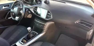 Vendo Peugeot 308 2016 - 10990 EUR, 162027 km - AUTO.MOTO.pt