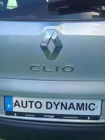 Vendo Renault Clio Break 2014 - 11890 EUR, 142223 km - AUTO.MOTO.pt