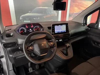 Vendo Peugeot Partner 2022 - 16990 EUR, 79102 km - AUTO.MOTO.pt