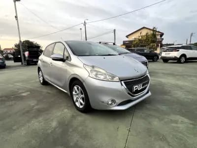 Sell Peugeot 208 2014 - 8900 EUR, 160599 km - AUTO.MOTO.pt