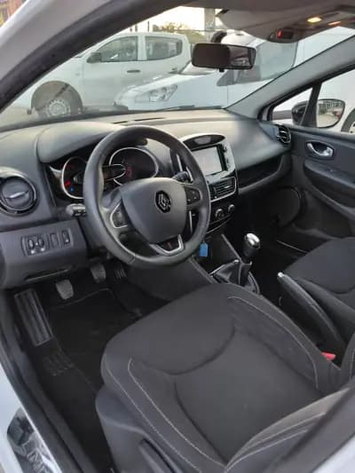 Vendo Renault Clio 2020 - 12980 EUR, 59000 km - AUTO.MOTO.pt