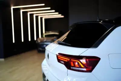 Vendo Volkswagen T-Roc 2023 - 21990 EUR, 70000 km - AUTO.MOTO.pt