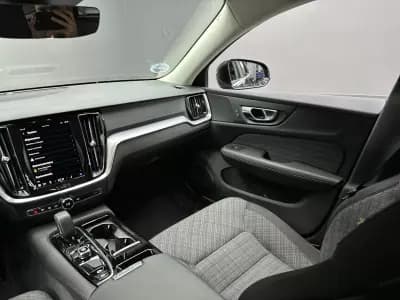 Vendo Volvo V60 2023 - 37500 EUR, 75000 km - AUTO.MOTO.pt