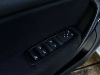 Vendo Renault Mégane Sport Tourer 2022 - 16990 EUR, 132900 km - AUTO.MOTO.pt