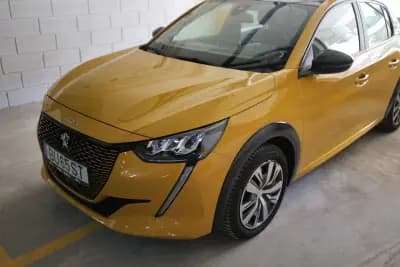 Vendo Peugeot e-208 2021 - 14350 EUR, 65000 km - AUTO.MOTO.pt