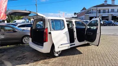 Sell Toyota Proace City Verso 2022 - 22900 EUR, 171567 km - AUTO.MOTO.pt