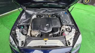 Vendo Mercedes-Benz C 300e 2021 - 21500 EUR, 165000 km - AUTO.MOTO.pt