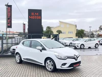 Sell Renault Clio 2017 - 12500 EUR, 142000 km - AUTO.MOTO.pt