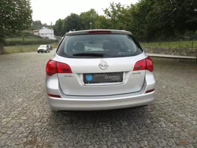 Sell Opel Astra Sports Tourer 2011 - 5990 EUR, 258000 km - AUTO.MOTO.pt