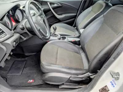 Sell Opel Astra Sports Tourer 2012 - 3900 EUR, 274564 km - AUTO.MOTO.pt