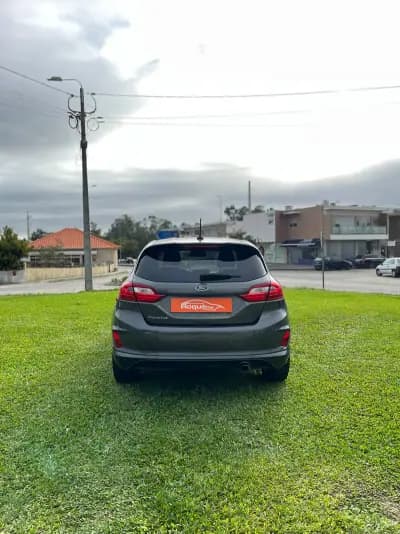 Vendo Ford Fiesta 2018 - 15800 EUR, 33218 km - AUTO.MOTO.pt