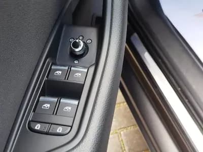 Vendo Audi A4 Avant 2021 - 27450 EUR, 60414 km - AUTO.MOTO.pt