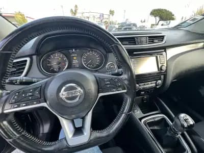 Vendo Nissan Qashqai 2017 - 15990 EUR, 131908 km - AUTO.MOTO.pt