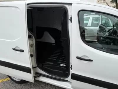 Vendo Citroën Berlingo 2015 - 8900 EUR, 221000 km - AUTO.MOTO.pt