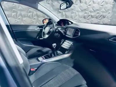 Vendo Peugeot 308 2018 - 11990 EUR, 102610 km - AUTO.MOTO.pt