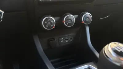 Vendo Renault Clio 2021 - 12600 EUR, 115121 km - AUTO.MOTO.pt