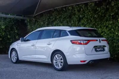 Vendo Renault Mégane Sport Tourer 2017 - 9900 EUR, 263300 km - AUTO.MOTO.pt