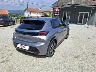 Vendo Peugeot 208 2021 - 16499 EUR, 82000 km - AUTO.MOTO.pt
