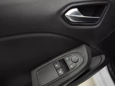 Sell Renault Clio 2020 - 13450 EUR, 185157 km - AUTO.MOTO.pt