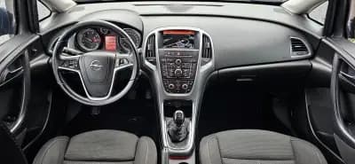 Vendo Opel Astra Sports Tourer 2015 - 8999 EUR, 250000 km - AUTO.MOTO.pt