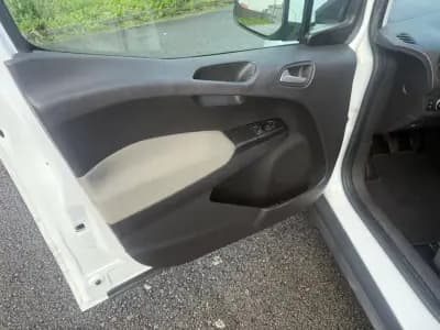 Vendo Ford Tourneo Courier 2019 - 9900 EUR, 133000 km - AUTO.MOTO.pt