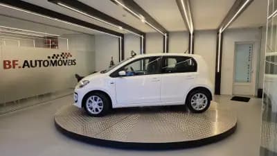 Vendo Volkswagen Cross Up! 2013 - 7750 EUR, 154338 km - AUTO.MOTO.pt