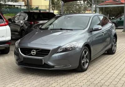 Vendo Volvo V40 2018 - 16850 EUR, 87000 km - AUTO.MOTO.pt