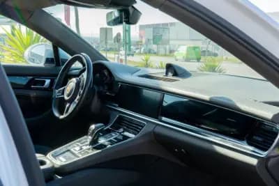 Vendo Porsche Panamera Sport Turismo 2020 - 72990 EUR, 132000 km - AUTO.MOTO.pt