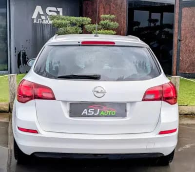 Sell Opel Astra Sports Tourer 2012 - 3900 EUR, 274564 km - AUTO.MOTO.pt