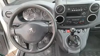 Vendo Peugeot Partner 2018 - 9900 EUR, 250472 km - AUTO.MOTO.pt