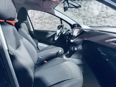 Vendo Peugeot 208 2017 - 8990 EUR, 100342 km - AUTO.MOTO.pt