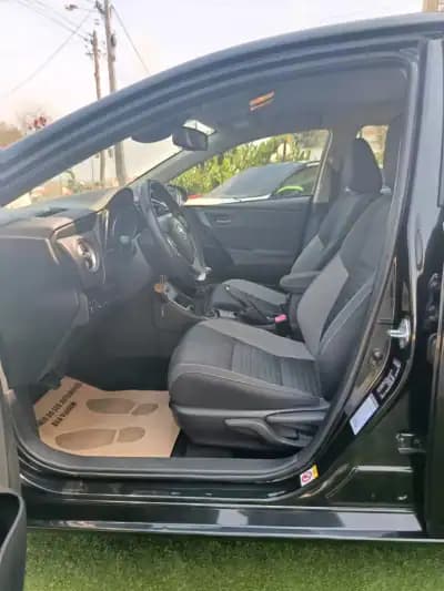 Vendo Toyota Auris 2015 - 12750 EUR, 184300 km - AUTO.MOTO.pt