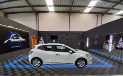 Sell Renault Clio 2021 - 18490 EUR, 45700 km - AUTO.MOTO.pt